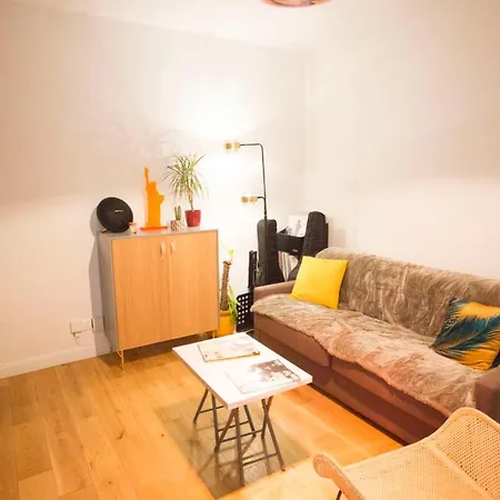 T2 Bright Ideal For Couple 1 Min From Voltaire Appartement