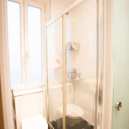 T2 Bright Ideal For Couple 1 Min From Voltaire